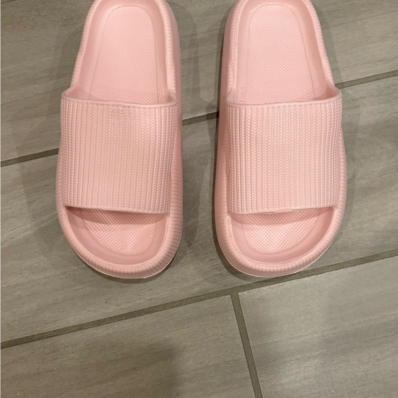 Cozy Pink Women's Slide Slippers - Picture 4 of 9